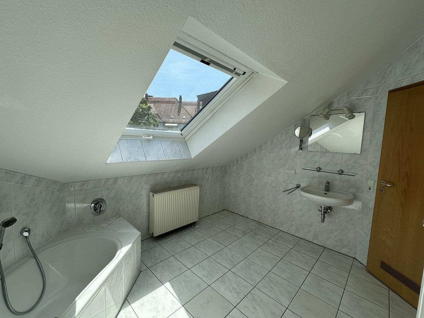 Pronájem bytu 3+1 106 m², Landgraf-Karl-Straße 19 A, Kassel, Hessen Pronájem bytu 3+1 106 m², Landgraf-Karl-Straße 19 A, Kassel, Hessen