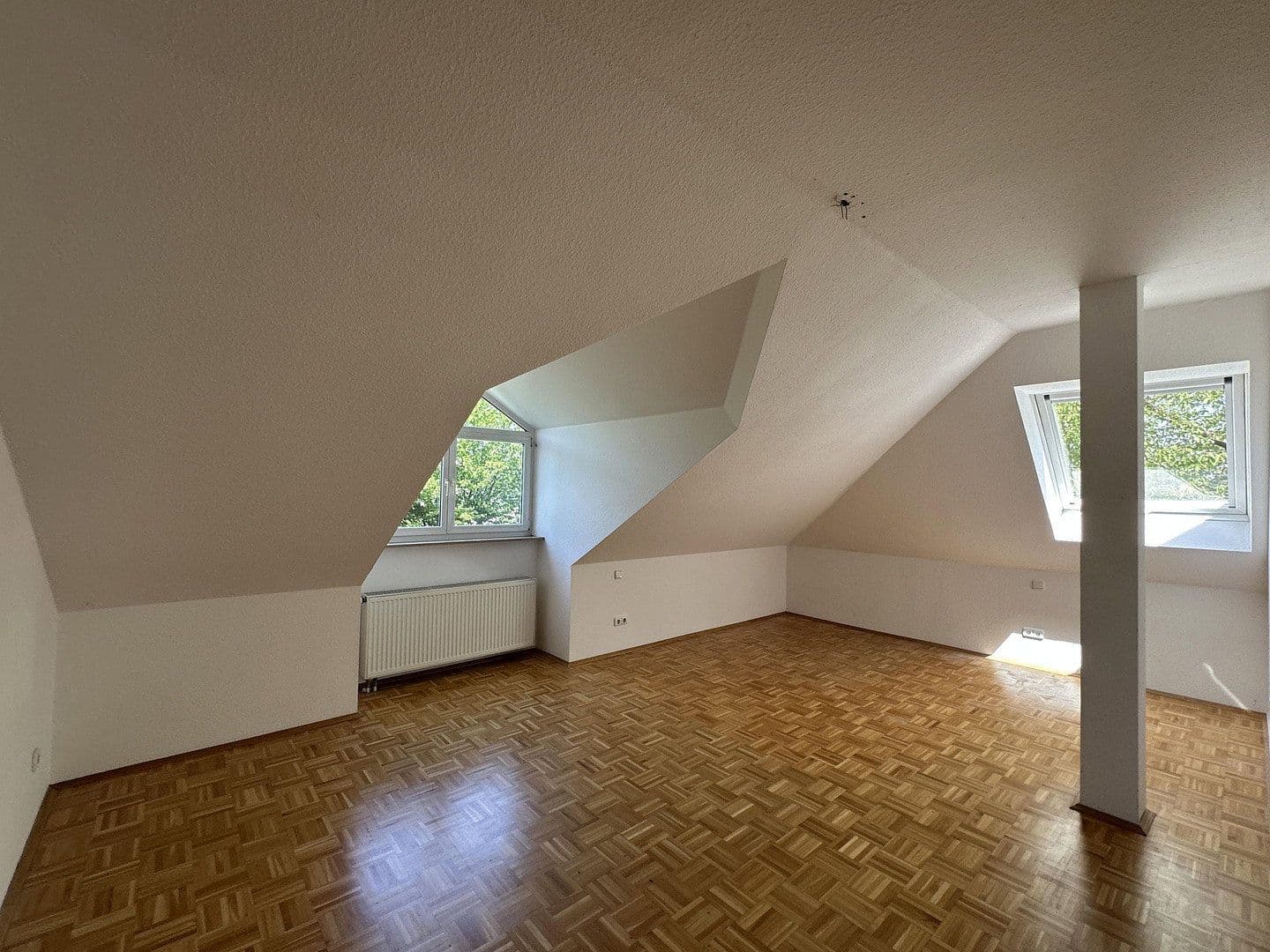 Pronájem bytu 3+1 106 m², Landgraf-Karl-Straße 19 A, Kassel, Hessen Pronájem bytu 3+1 106 m², Landgraf-Karl-Straße 19 A, Kassel, Hessen