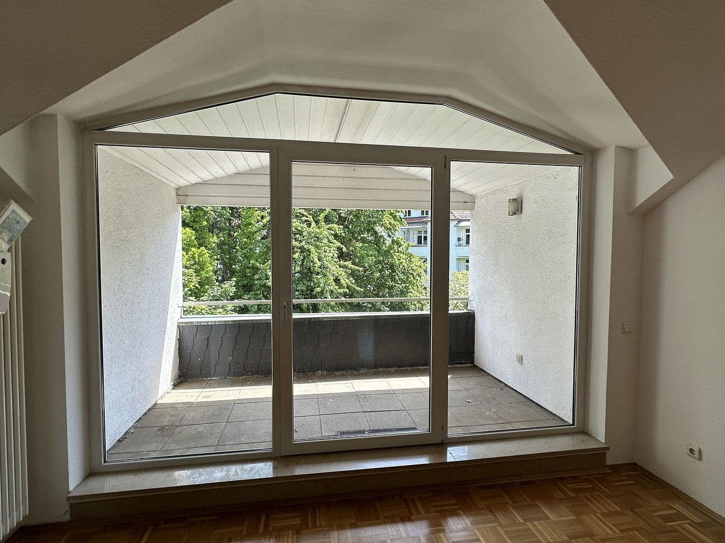 Pronájem bytu 3+1 106 m², Landgraf-Karl-Straße 19 A, Kassel, Hessen Pronájem bytu 3+1 106 m², Landgraf-Karl-Straße 19 A, Kassel, Hessen