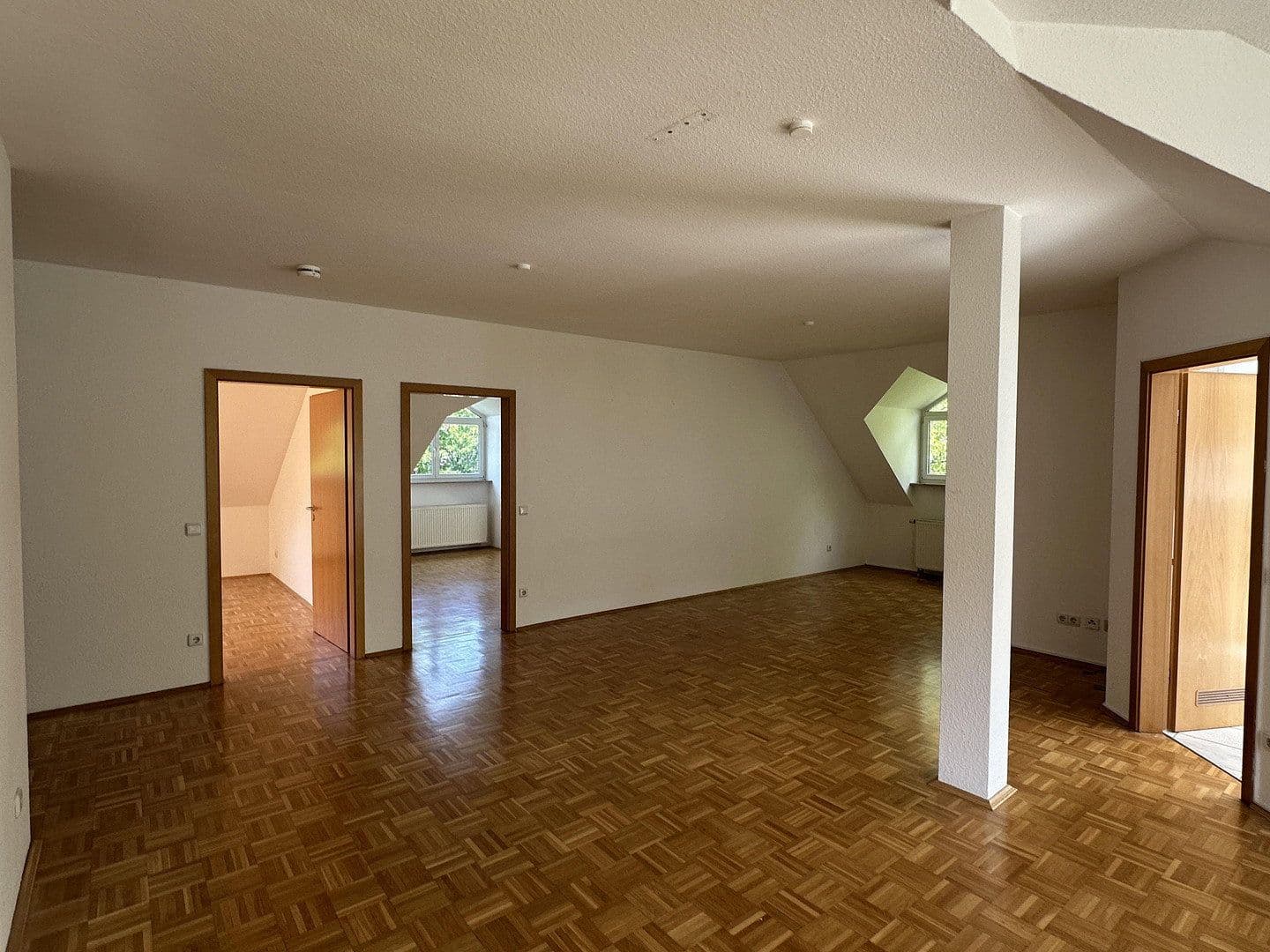 Pronájem bytu 3+1 106 m², Landgraf-Karl-Straße 19 A, Kassel, Hessen Pronájem bytu 3+1 106 m², Landgraf-Karl-Straße 19 A, Kassel, Hessen