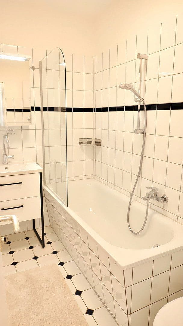 Pronájem bytu 2+1 58 m², Prinzregentenstraße 17, Berlin, Berlín Pronájem bytu 2+1 58 m², Prinzregentenstraße 17, Berlin, Berlín