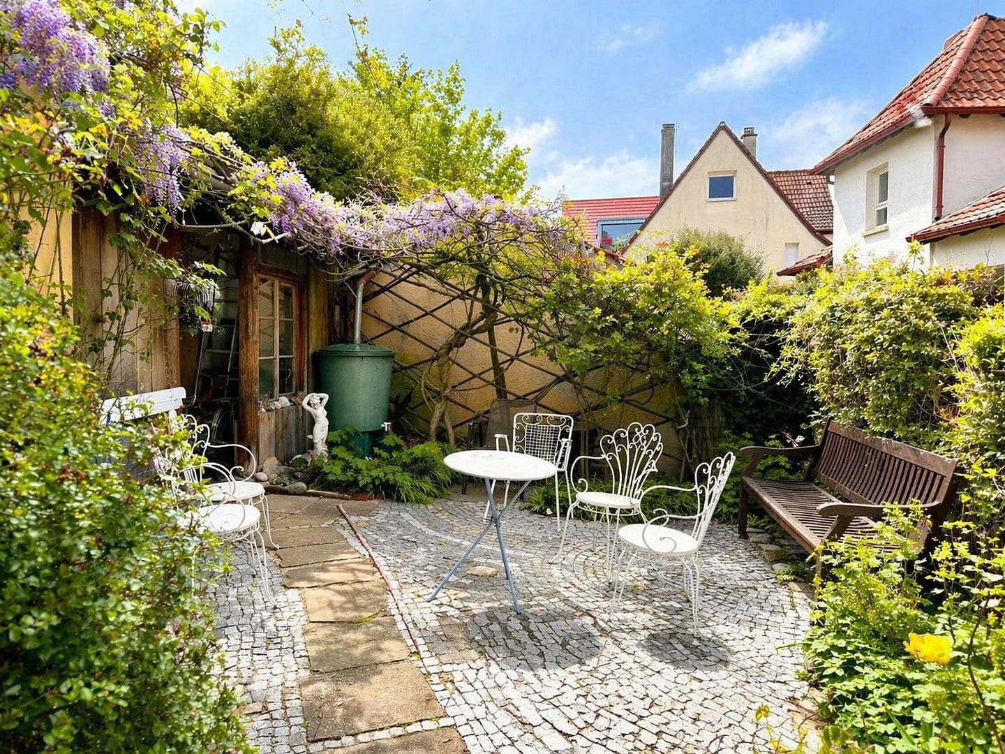 Prodej domu 290 m², pozemek 413 m², Stuttgart, Bádensko-Württembersko Prodej domu 290 m², pozemek 413 m², Stuttgart, Bádensko-Württembersko