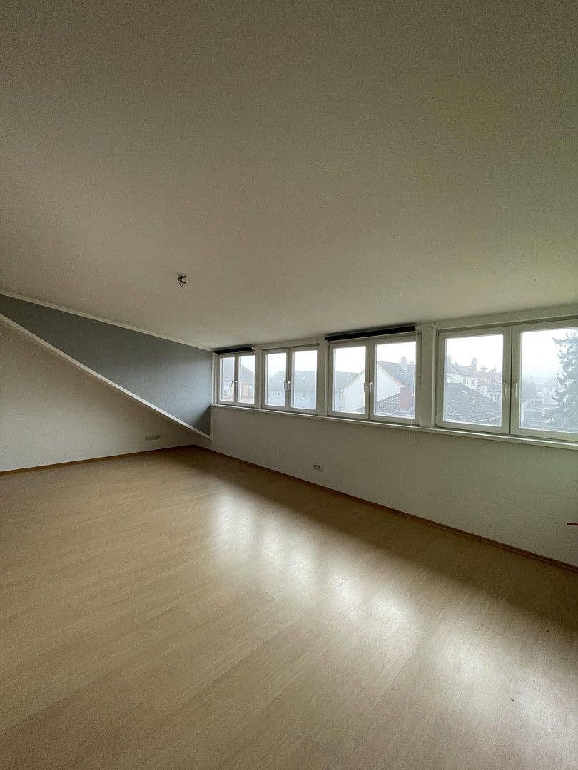 Pronájem bytu 3+1 105 m², Hindenburgerstr 96, Neustadt an der Weinstraße, Porýní-Falc Pronájem bytu 3+1 105 m², Hindenburgerstr 96, Neustadt an der Weinstraße, Porýní-Falc