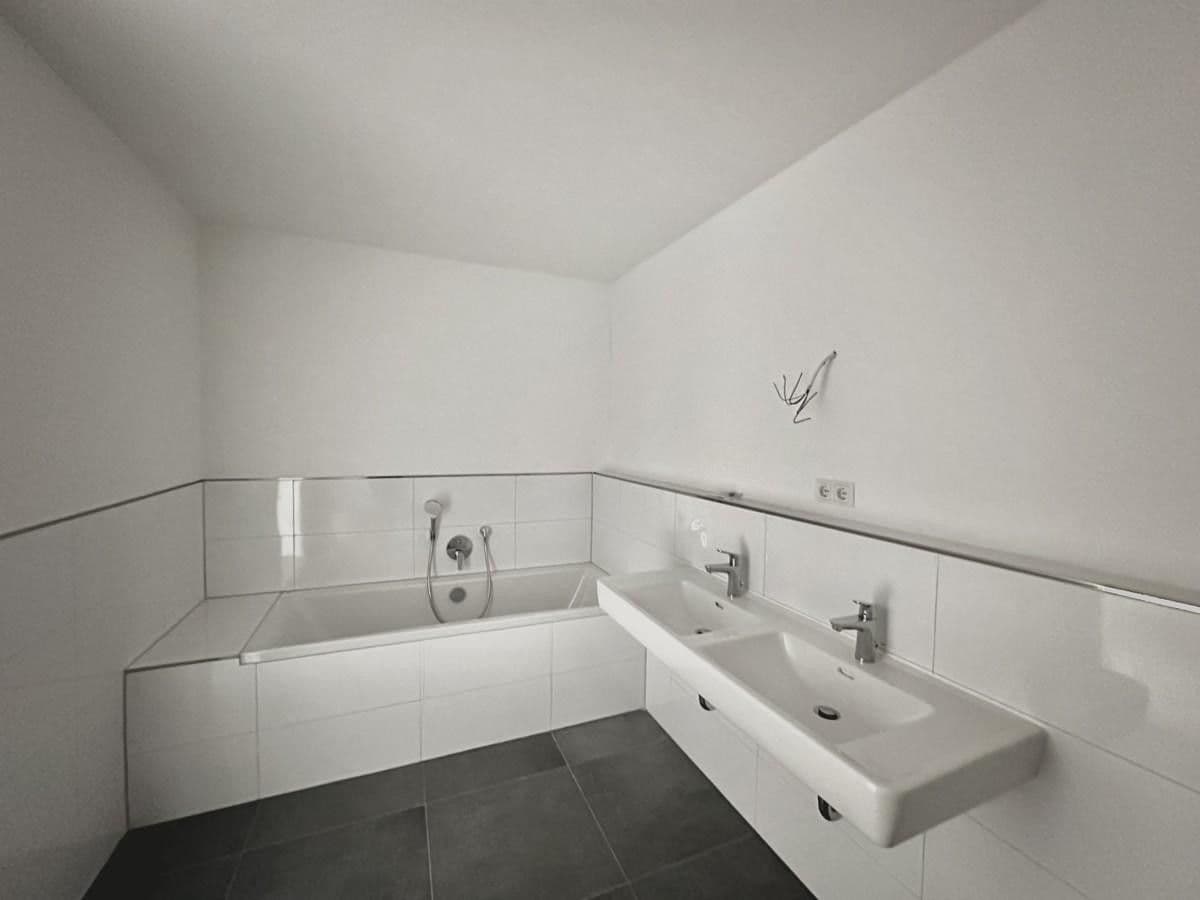 Pronájem bytu 4+1 121 m², Kieselbronn, Bádensko-Württembersko Pronájem bytu 4+1 121 m², Kieselbronn, Bádensko-Württembersko