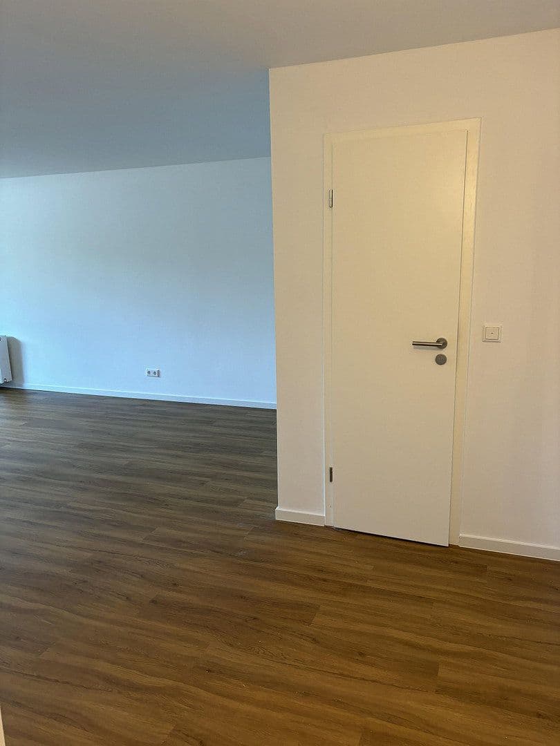 Pronájem bytu 1+1 38 m², Walburgisstr. 7, Dasseldorf, Severní Porýní-Vestfálsko Pronájem bytu 1+1 38 m², Walburgisstr. 7, Dasseldorf, Severní Porýní-Vestfálsko