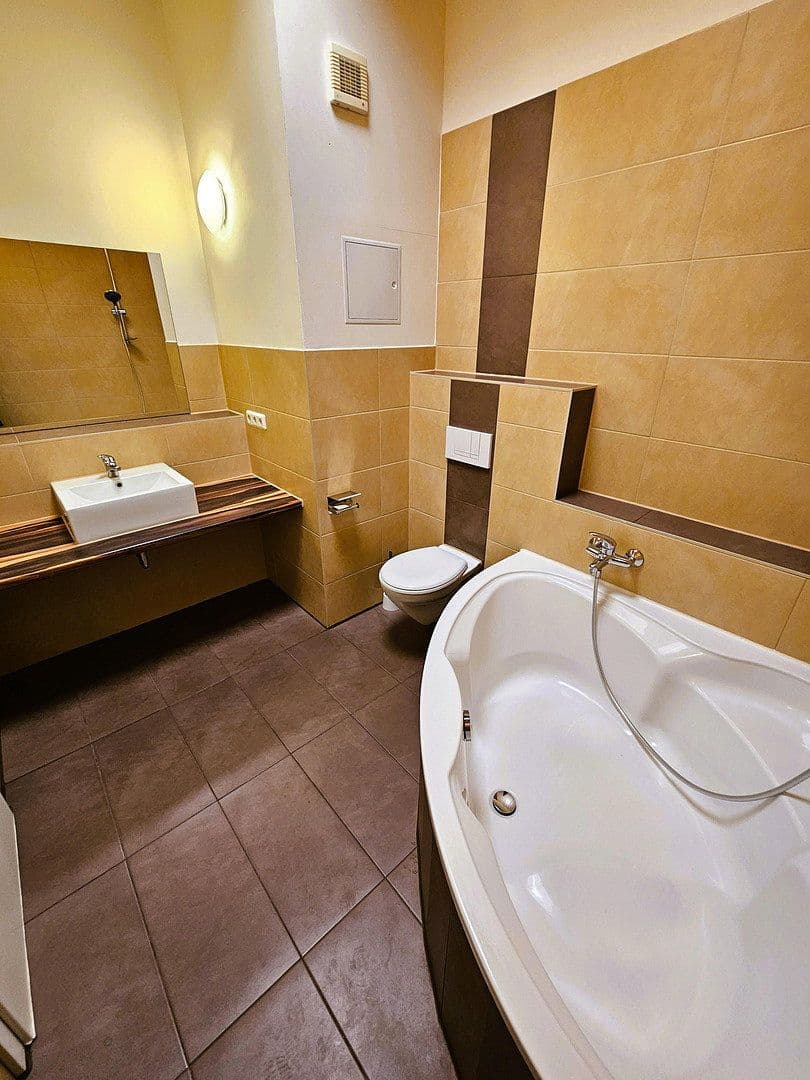 Pronájem bytu 4+1 116 m², Äußere Oybiner Straße 1a, Žitava, Sasko Pronájem bytu 4+1 116 m², Äußere Oybiner Straße 1a, Žitava, Sasko