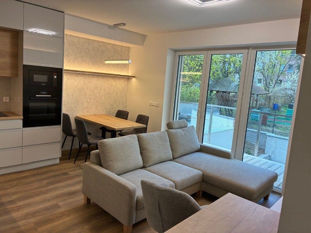 Pronájem bytu 2+kk 56 m², Rostislavovo náměstí, Brno, Jihomoravský kraj Pronájem bytu 2+kk 56 m², Rostislavovo náměstí, Brno, Jihomoravský kraj