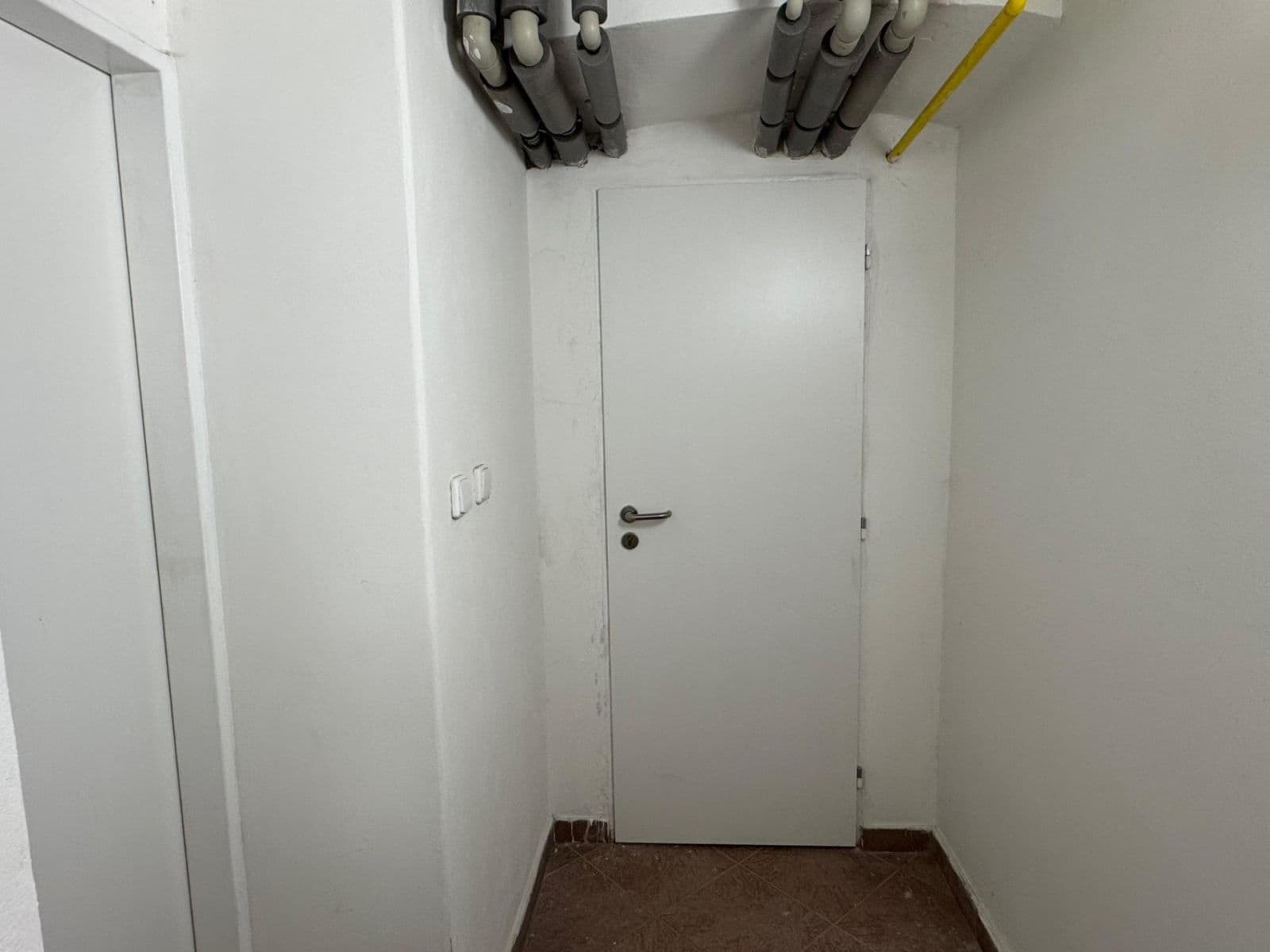 Prodej nebytového prostoru 25 m², Tusarova, Praha, Praha Prodej nebytového prostoru 25 m², Tusarova, Praha, Praha