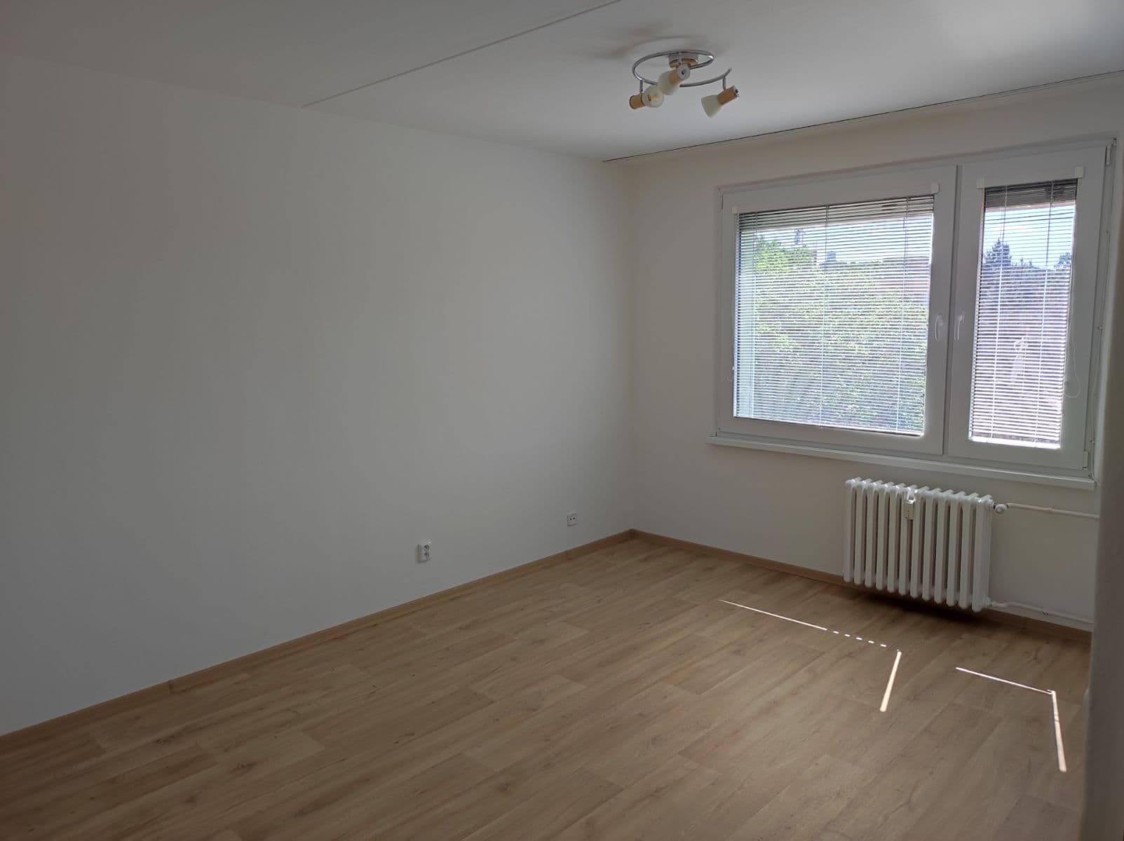 Pronájem bytu 1+1 38 m², Pod Zámečkem, Hradec Králové, Královéhradecký kraj Pronájem bytu 1+1 38 m², Pod Zámečkem, Hradec Králové, Královéhradecký kraj