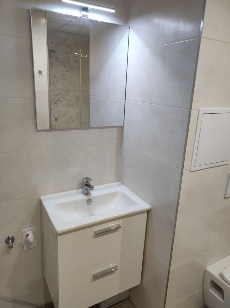 Pronájem bytu 1+1 38 m², Pod Zámečkem, Hradec Králové, Královéhradecký kraj Pronájem bytu 1+1 38 m², Pod Zámečkem, Hradec Králové, Královéhradecký kraj