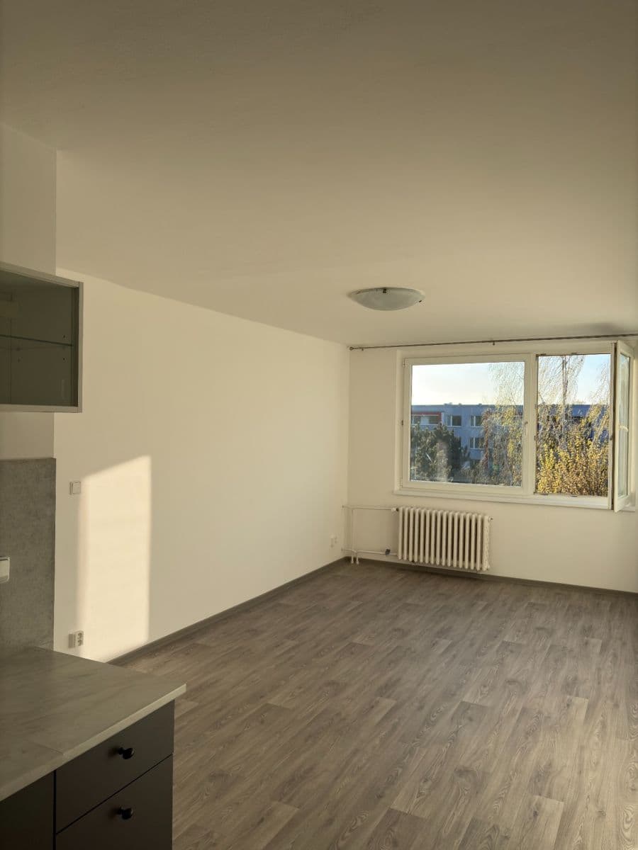 Pronájem bytu 2+kk 42 m², V Aleji, Poděbrady, Středočeský kraj Pronájem bytu 2+kk 42 m², V Aleji, Poděbrady, Středočeský kraj
