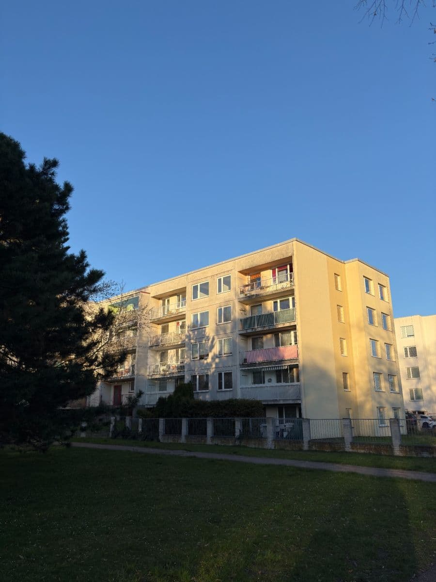 Pronájem bytu 2+kk 42 m², V Aleji, Poděbrady, Středočeský kraj Pronájem bytu 2+kk 42 m², V Aleji, Poděbrady, Středočeský kraj