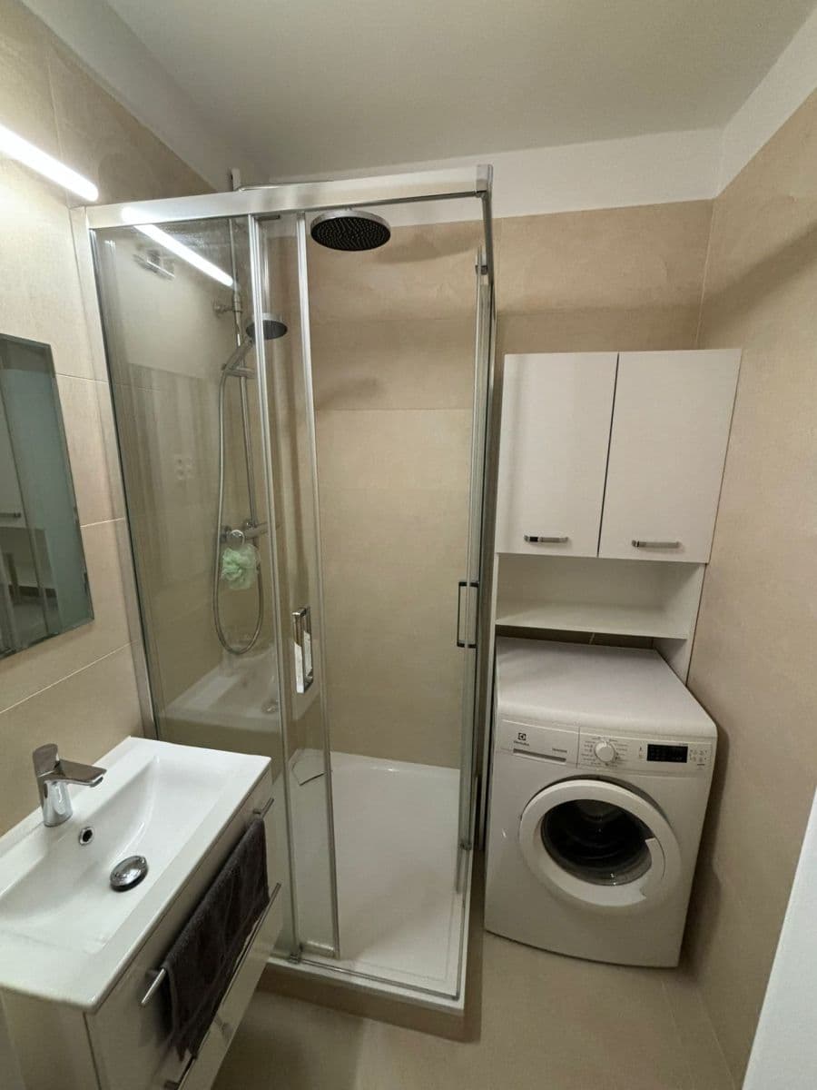 Pronájem bytu 2+1 52 m², A. Gwerkovej, Petržalka, Bratislavský kraj Pronájem bytu 2+1 52 m², A. Gwerkovej, Petržalka, Bratislavský kraj