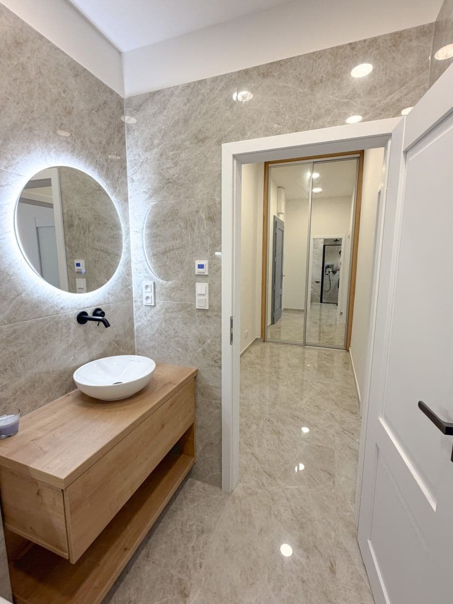 Prodej bytu 2+kk 54 m², Jeseniova, Praha, Praha Prodej bytu 2+kk 54 m², Jeseniova, Praha, Praha