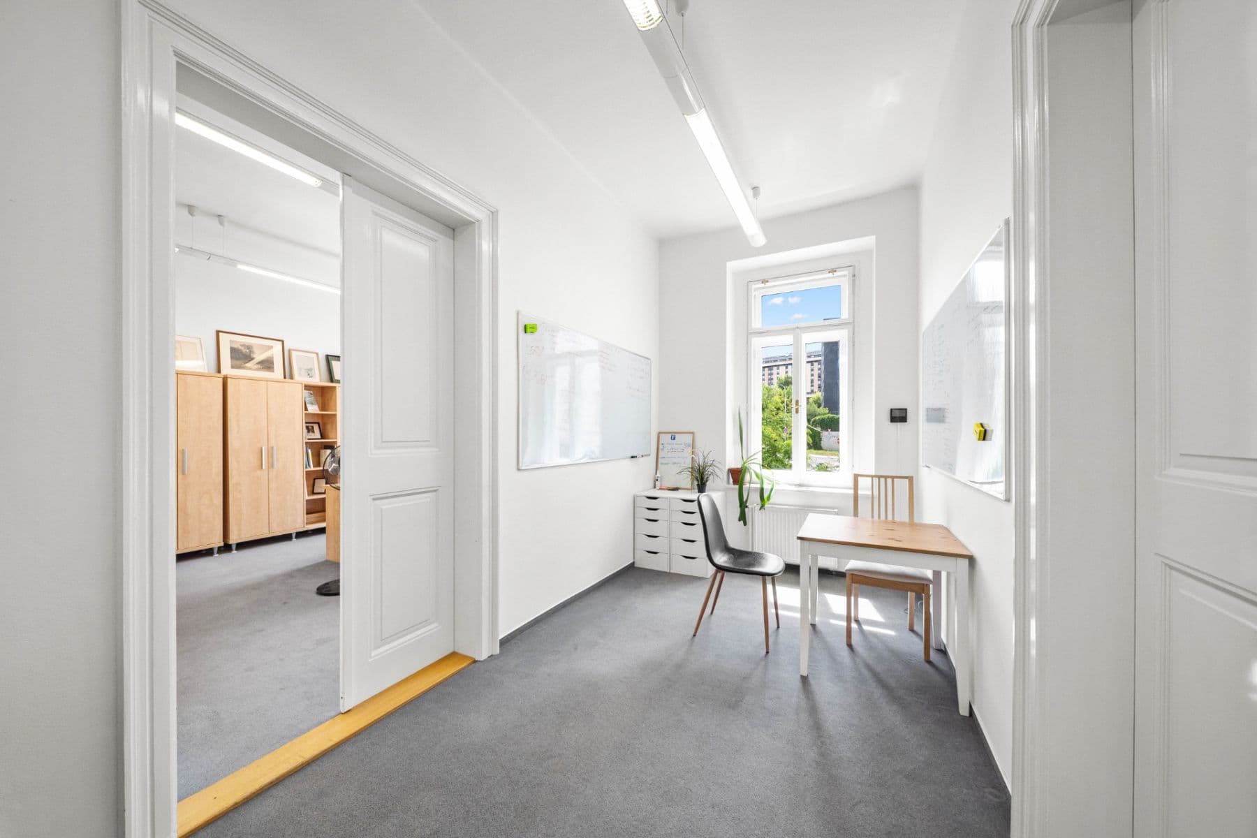 Pronájem kanceláře 156 m², Jeseniova, Praha, Praha Pronájem kanceláře 156 m², Jeseniova, Praha, Praha