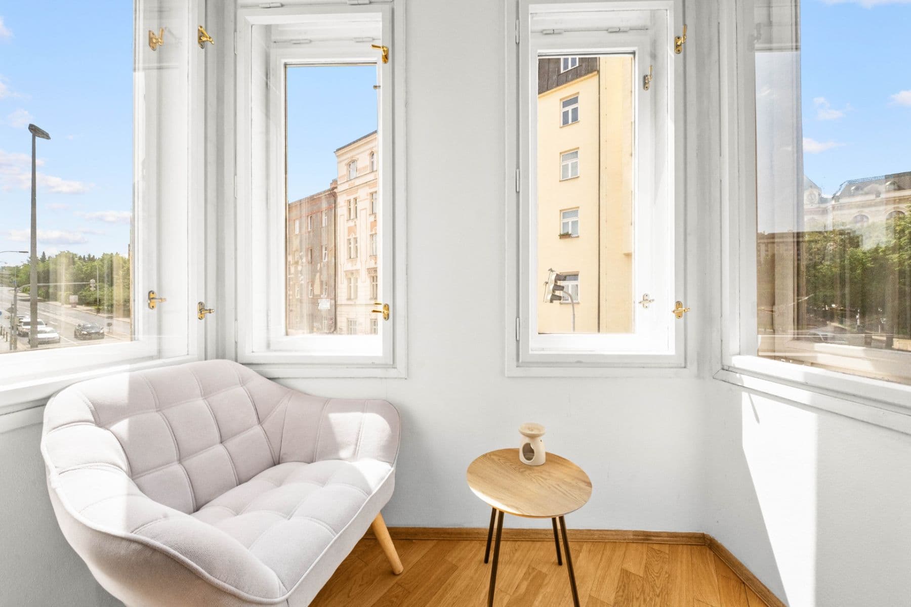 Pronájem kanceláře 156 m², Jeseniova, Praha, Praha Pronájem kanceláře 156 m², Jeseniova, Praha, Praha