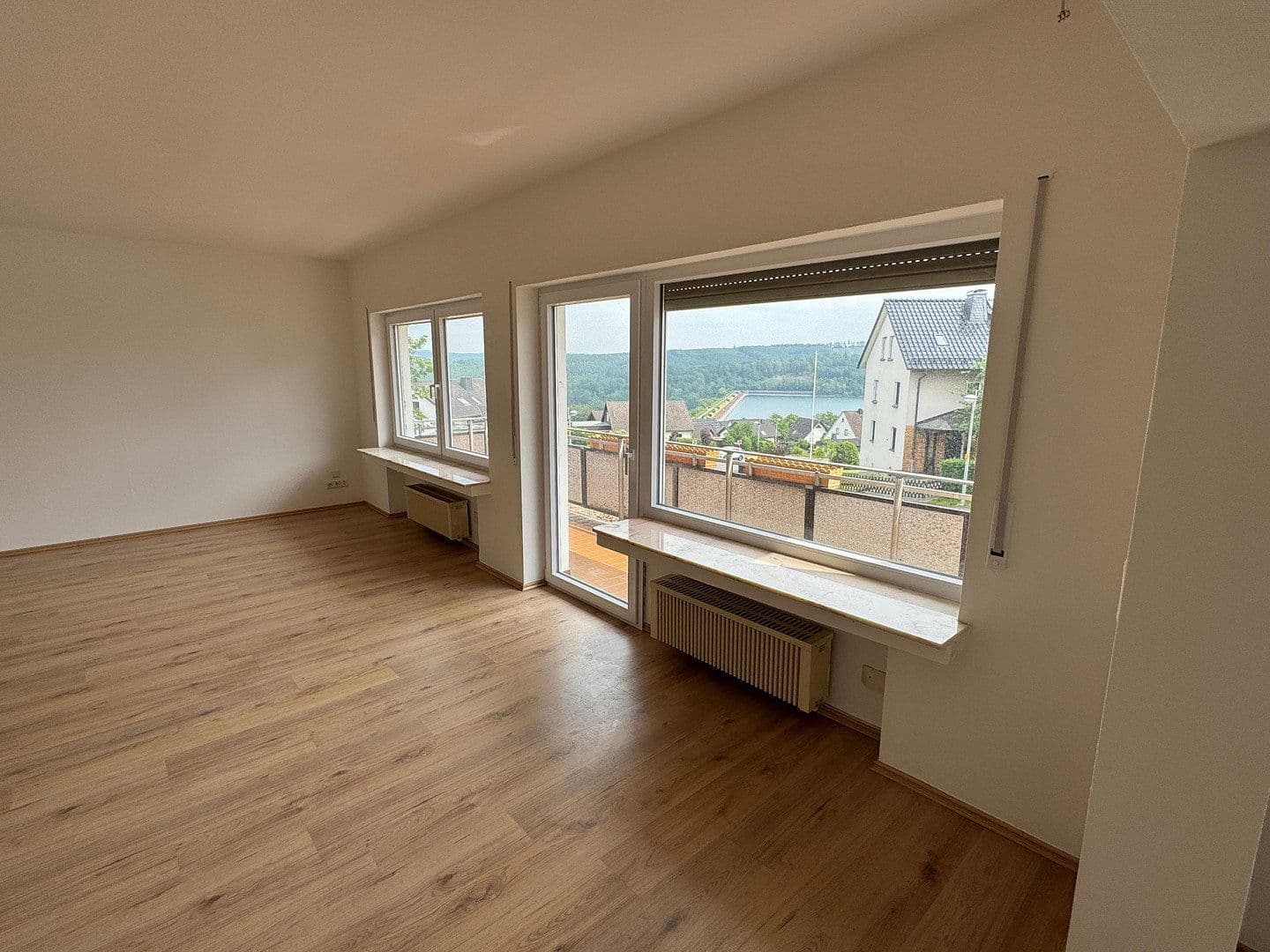 Pronájem bytu 3+1 114 m², Ringstraße 1b, Sundern, Severní Porýní-Vestfálsko Pronájem bytu 3+1 114 m², Ringstraße 1b, Sundern, Severní Porýní-Vestfálsko