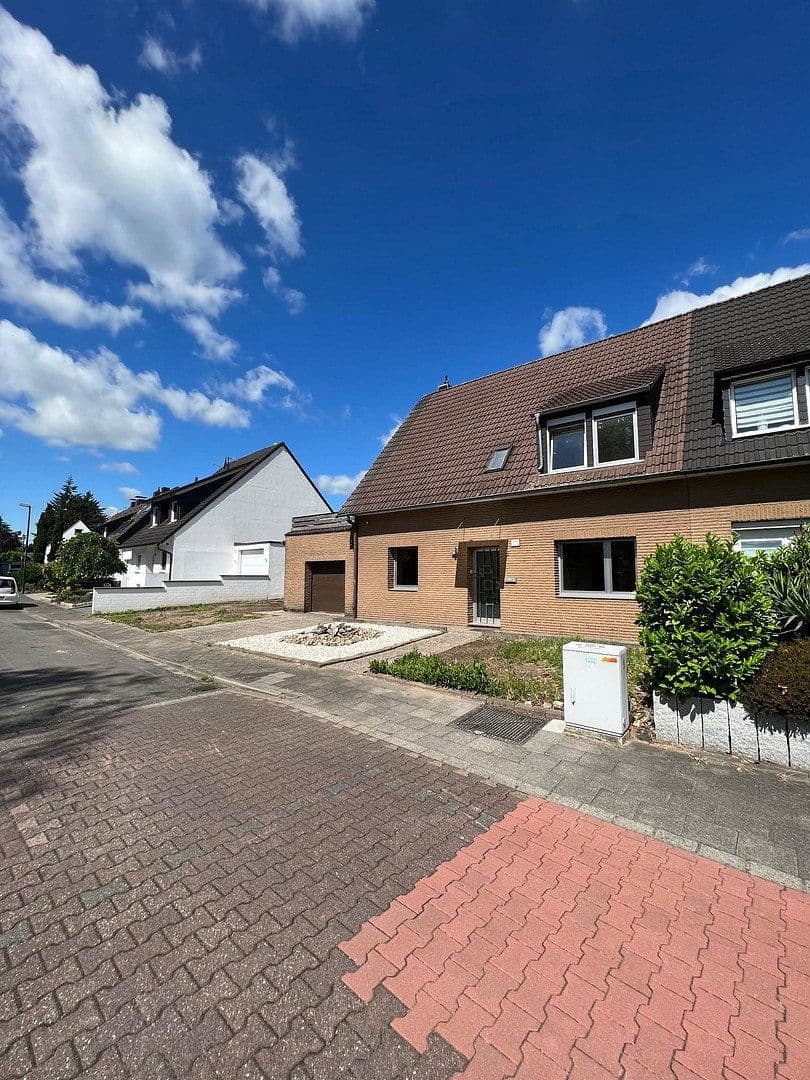 Prodej domu 201 m², pozemek 673 m², Sodenstr. 5, Düsseldorf, Severní Porýní-Vestfálsko Prodej domu 201 m², pozemek 673 m², Sodenstr. 5, Düsseldorf, Severní Porýní-Vestfálsko