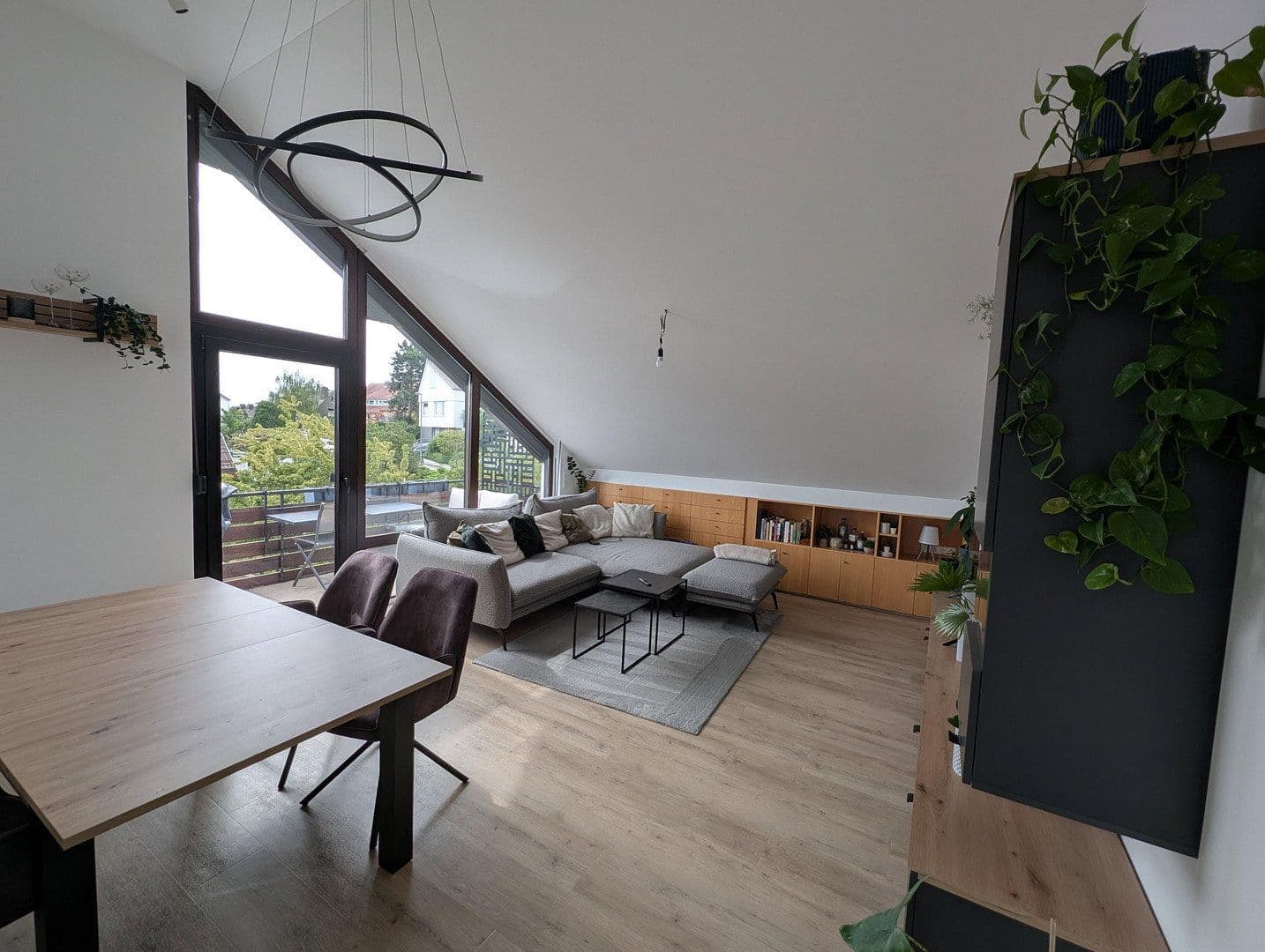 Pronájem bytu 3+kk 74 m², STUTTGART, Bádensko-Württembersko Pronájem bytu 3+kk 74 m², STUTTGART, Bádensko-Württembersko