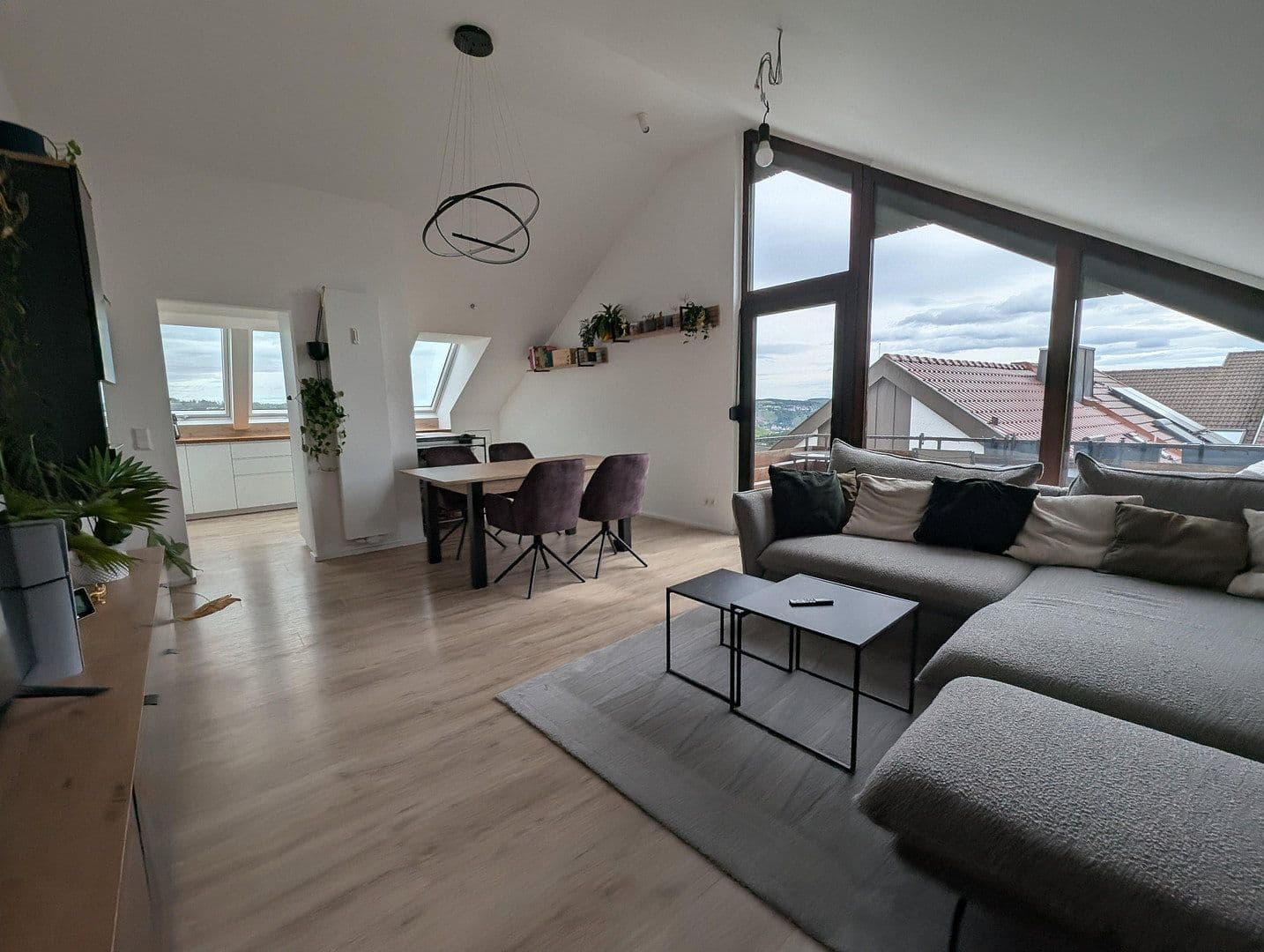 Pronájem bytu 3+kk 74 m², STUTTGART, Bádensko-Württembersko Pronájem bytu 3+kk 74 m², STUTTGART, Bádensko-Württembersko