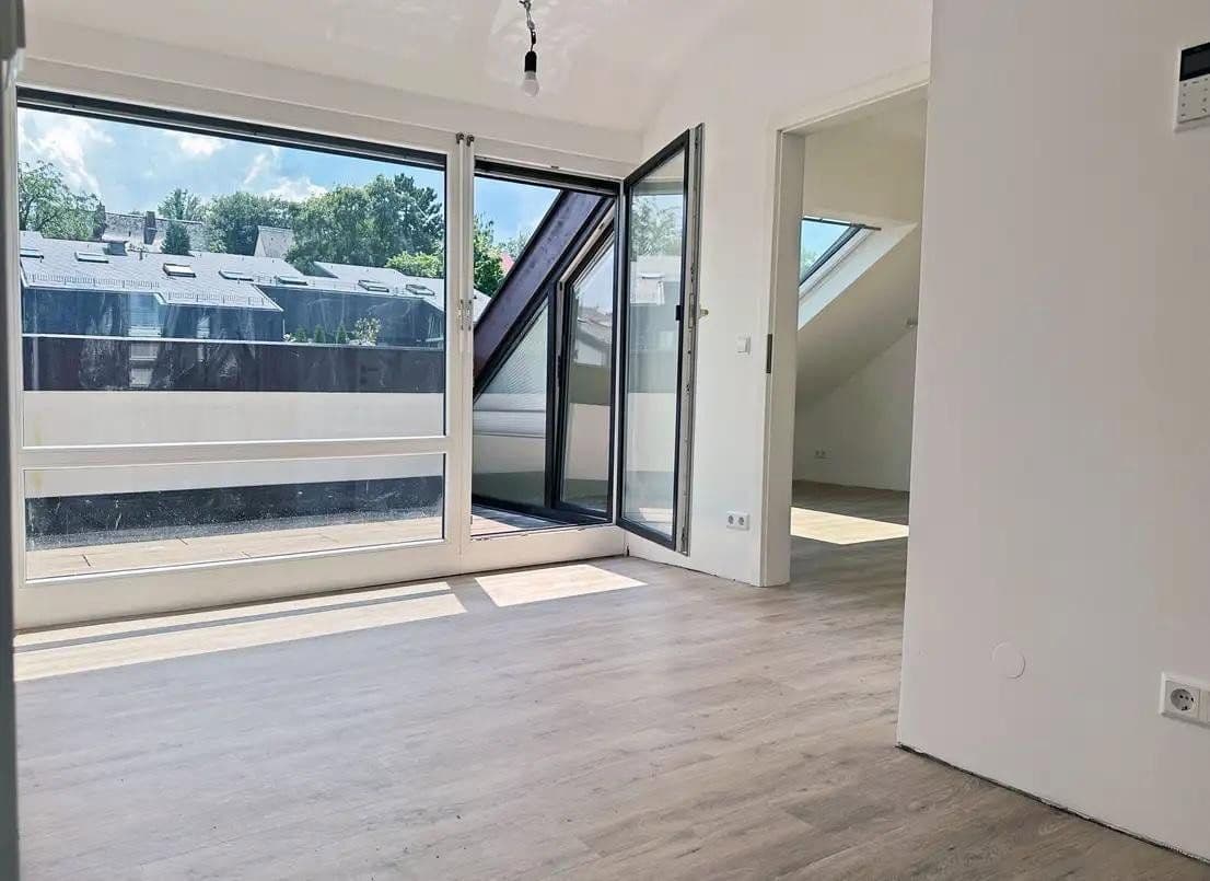 Pronájem bytu 3+kk 74 m², STUTTGART, Bádensko-Württembersko Pronájem bytu 3+kk 74 m², STUTTGART, Bádensko-Württembersko