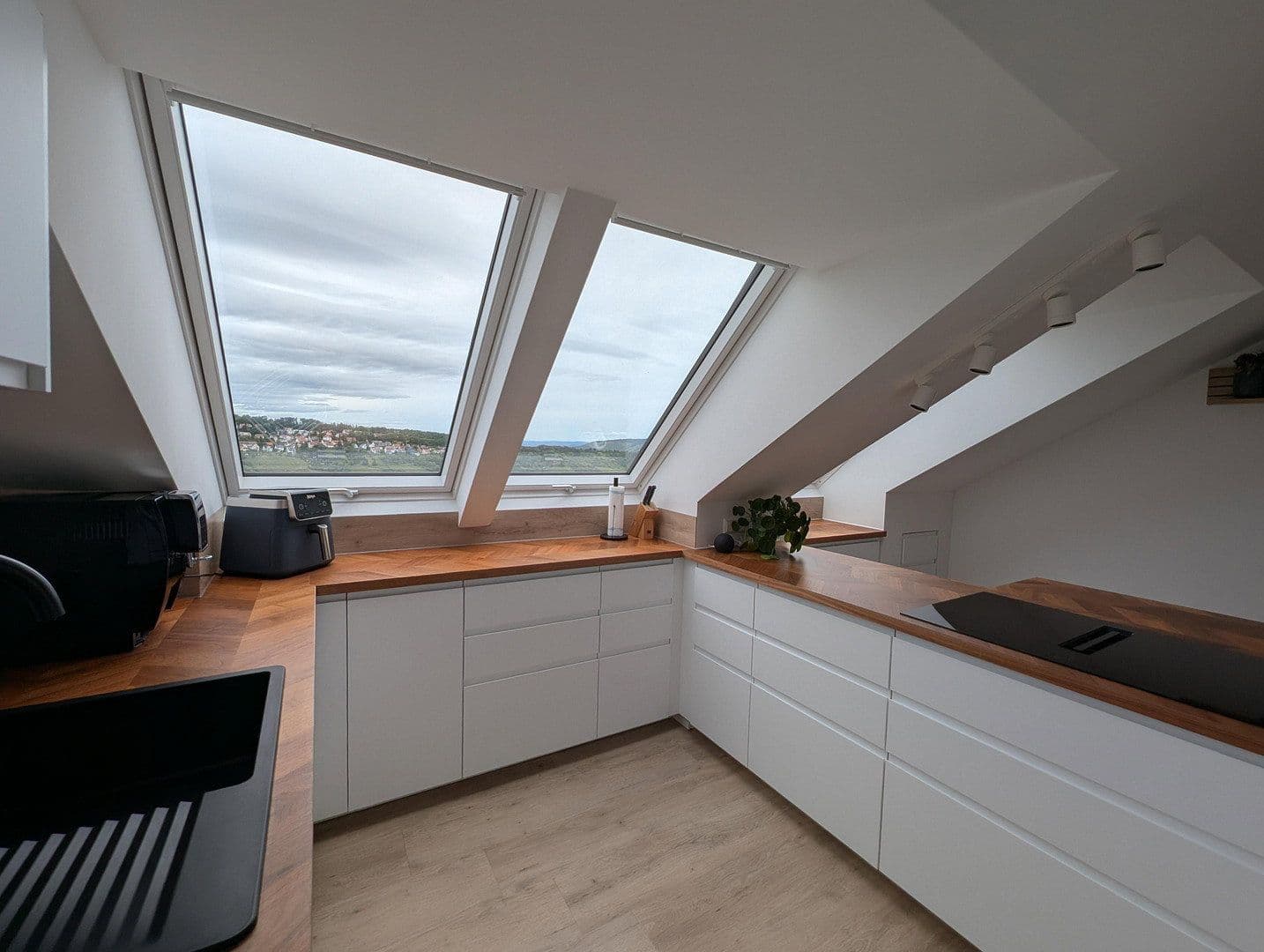 Pronájem bytu 3+kk 74 m², STUTTGART, Bádensko-Württembersko Pronájem bytu 3+kk 74 m², STUTTGART, Bádensko-Württembersko