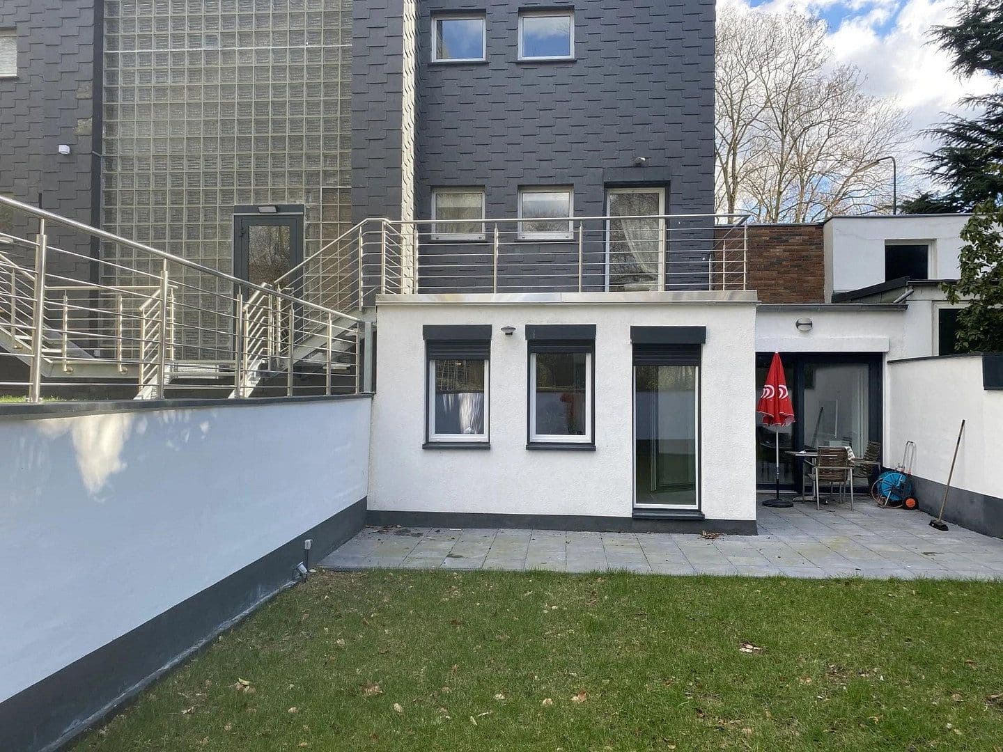 Pronájem bytu 2+1 72 m², Düsseldorf, Severní Porýní-Vestfálsko Pronájem bytu 2+1 72 m², Düsseldorf, Severní Porýní-Vestfálsko
