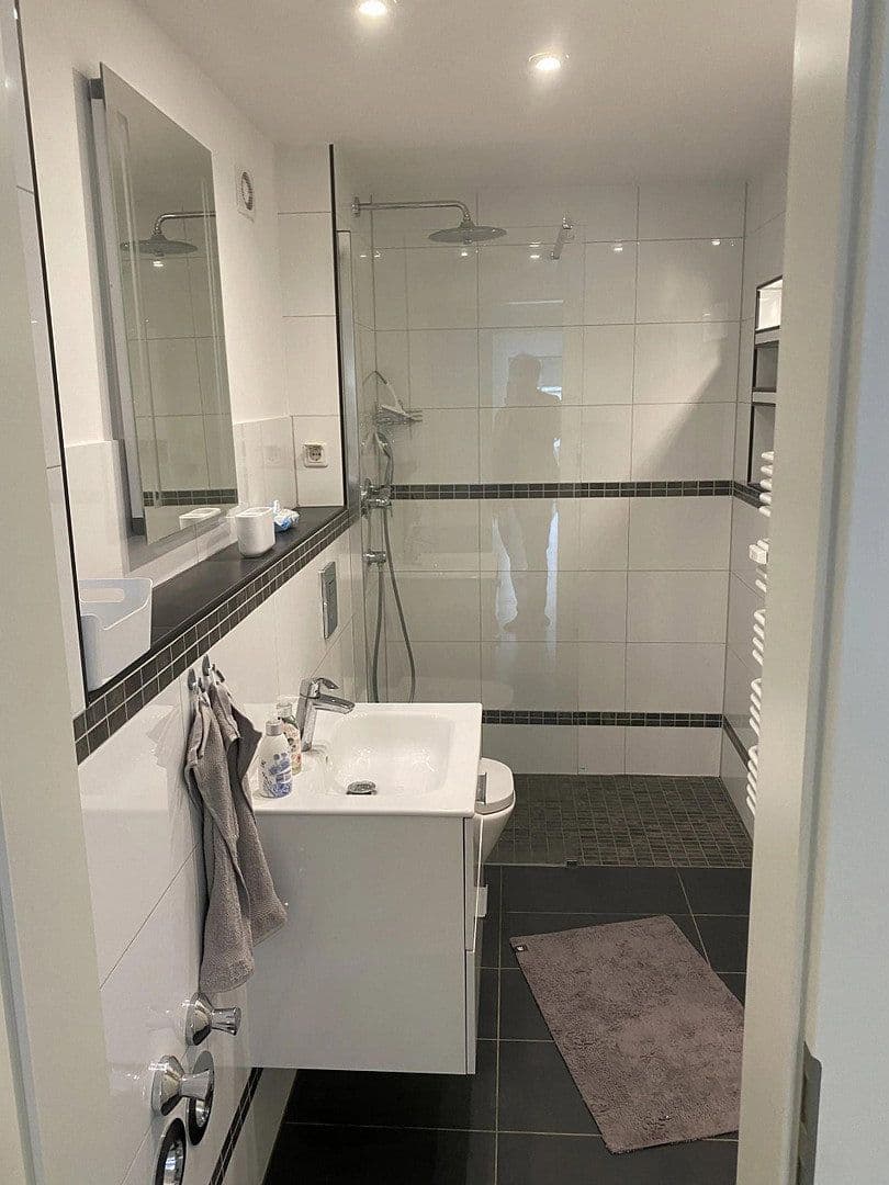Pronájem bytu 2+1 72 m², Düsseldorf, Severní Porýní-Vestfálsko Pronájem bytu 2+1 72 m², Düsseldorf, Severní Porýní-Vestfálsko