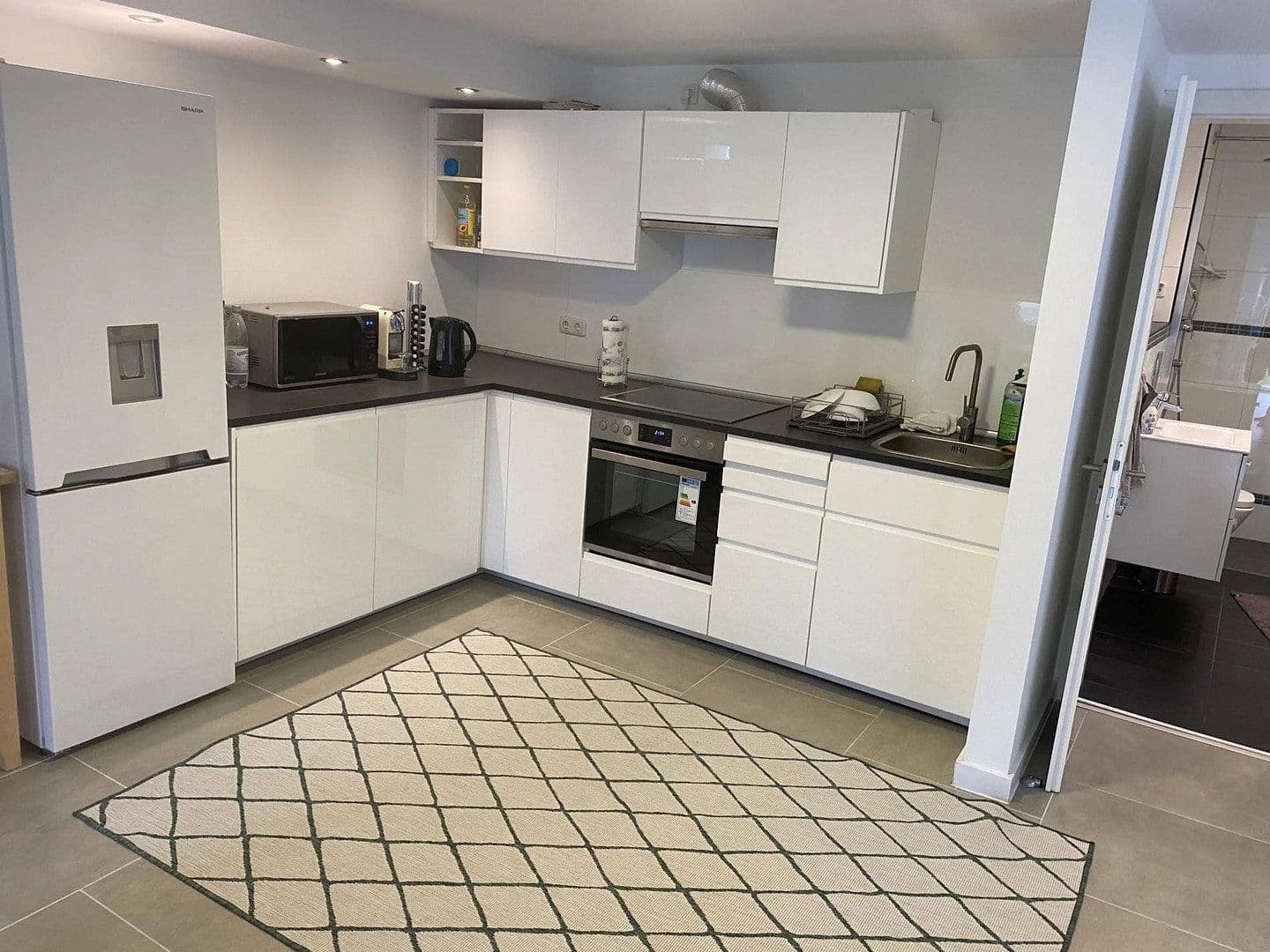 Pronájem bytu 2+1 72 m², Düsseldorf, Severní Porýní-Vestfálsko Pronájem bytu 2+1 72 m², Düsseldorf, Severní Porýní-Vestfálsko