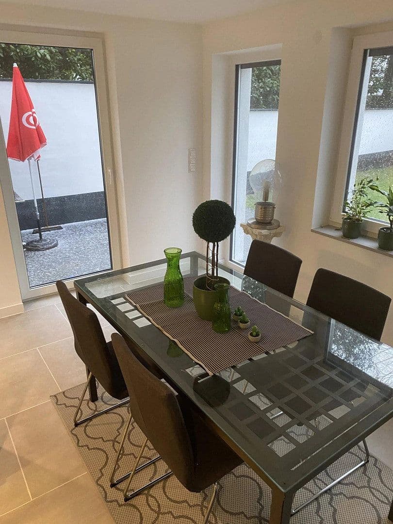 Pronájem bytu 2+1 72 m², Düsseldorf, Severní Porýní-Vestfálsko Pronájem bytu 2+1 72 m², Düsseldorf, Severní Porýní-Vestfálsko