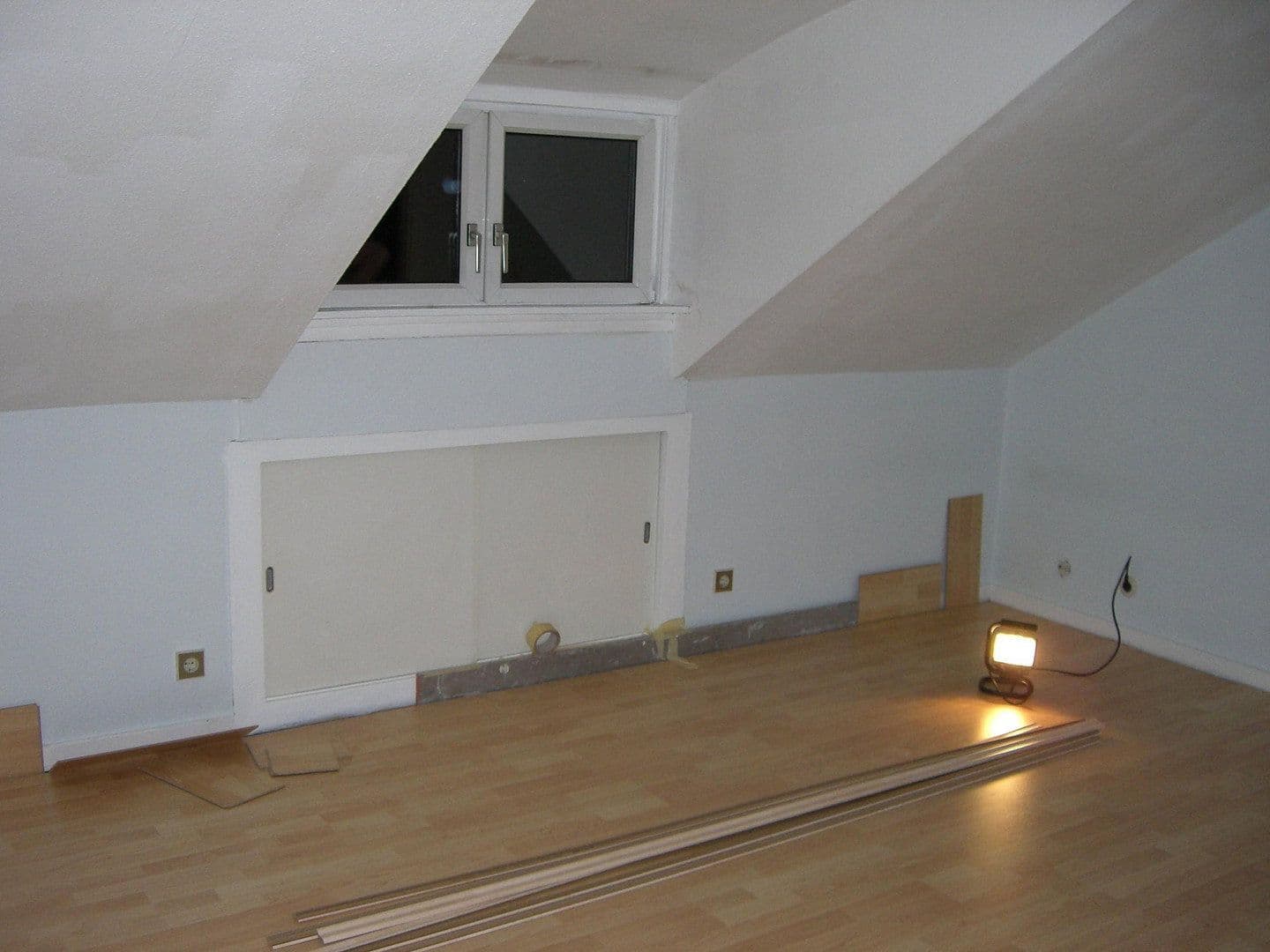 Prodej domu 113 m², pozemek 180 m², Hinter den Eichbäumen 19, 60433 Frankfurt, Frankfurt, Hessen Prodej domu 113 m², pozemek 180 m², Hinter den Eichbäumen 19, 60433 Frankfurt, Frankfurt, Hessen