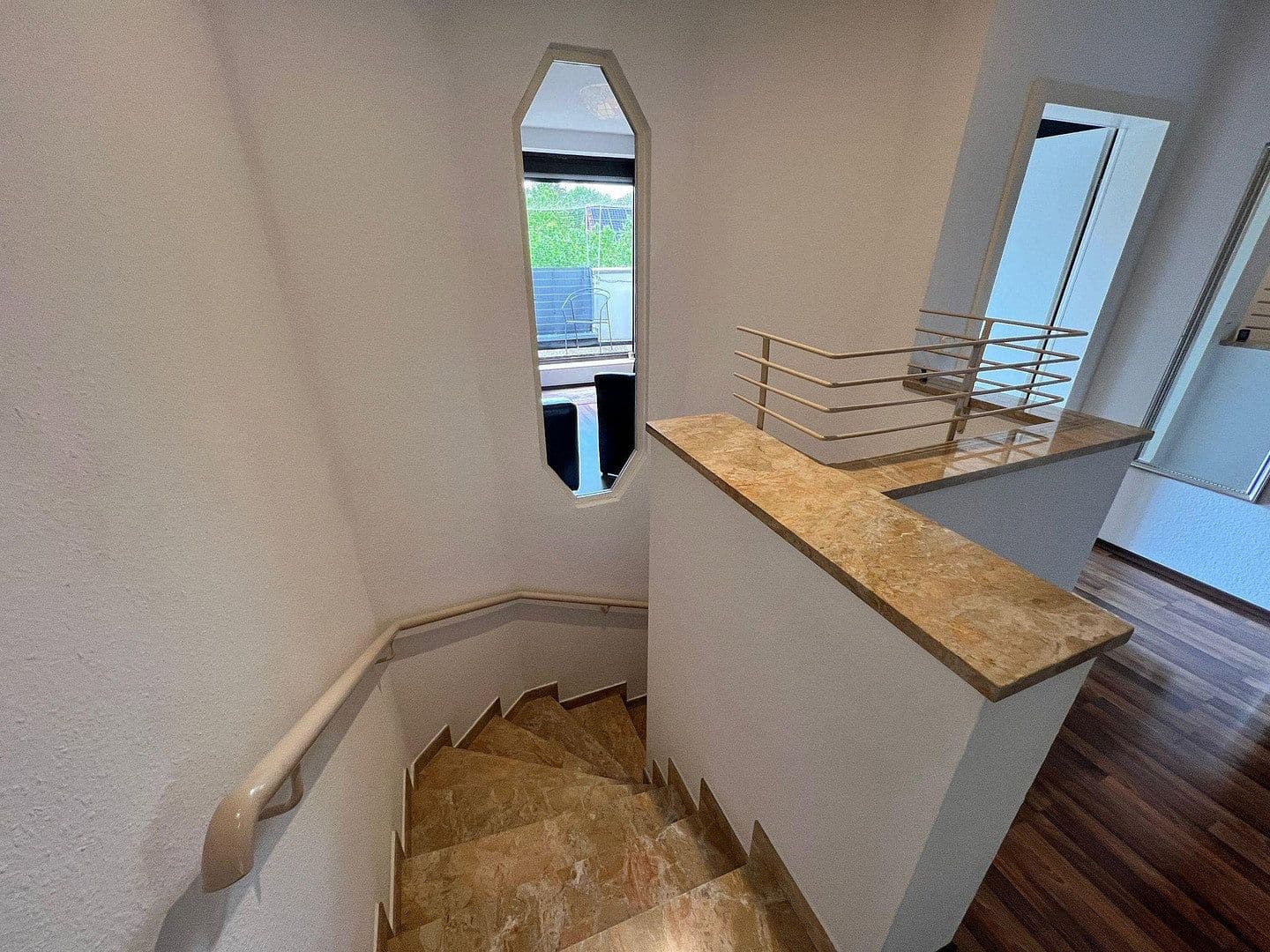 Prodej bytu 4+1 131 m², Mainz, Porýní-Falc Prodej bytu 4+1 131 m², Mainz, Porýní-Falc