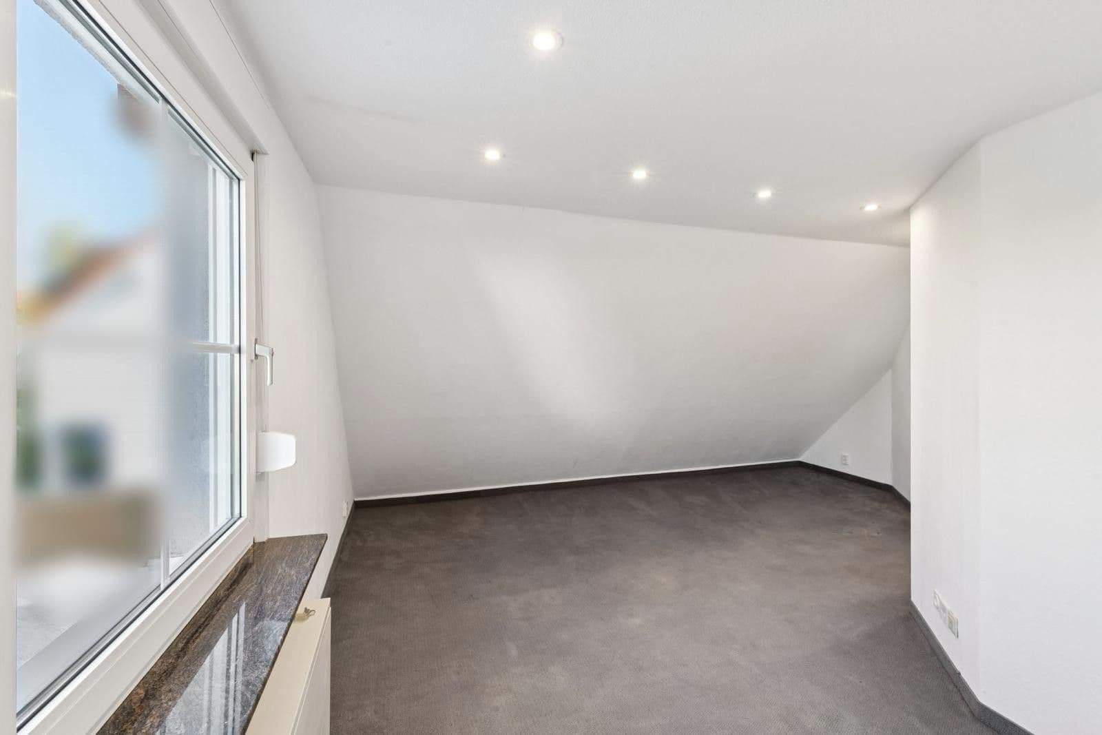 Prodej domu 125 m², pozemek 370 m², Kronberg im Taunus, Hessen Prodej domu 125 m², pozemek 370 m², Kronberg im Taunus, Hessen