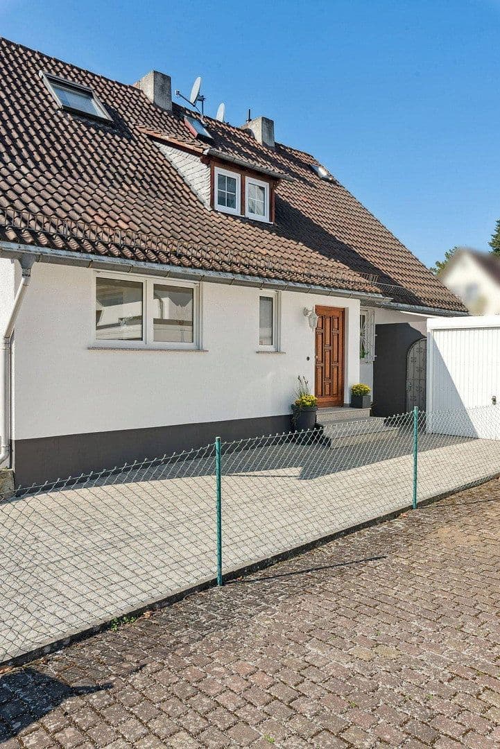 Prodej domu 125 m², pozemek 370 m², Kronberg im Taunus, Hessen Prodej domu 125 m², pozemek 370 m², Kronberg im Taunus, Hessen