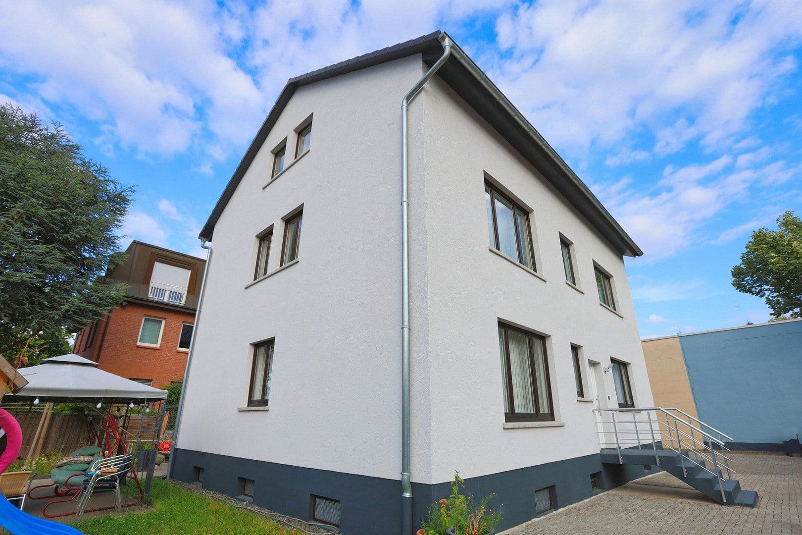 Prodej domu 251 m², pozemek 751 m², Bonhoefferstr.12, Frankfurt am Main, Hessen Prodej domu 251 m², pozemek 751 m², Bonhoefferstr.12, Frankfurt am Main, Hessen