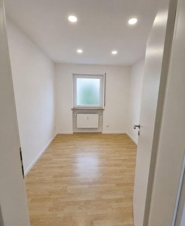 Pronájem bytu 3+1 84 m², Muggenhofer Str., Nürnberg, Bavorsko Pronájem bytu 3+1 84 m², Muggenhofer Str., Nürnberg, Bavorsko