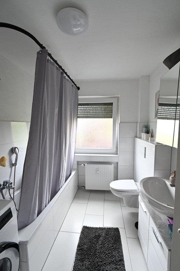 Pronájem bytu 3+1 60 m², Frankfurter Str.98, Köln, Severní Porýní-Vestfálsko Pronájem bytu 3+1 60 m², Frankfurter Str.98, Köln, Severní Porýní-Vestfálsko