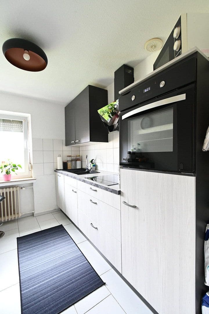 Pronájem bytu 3+1 60 m², Frankfurter Str.98, Köln, Severní Porýní-Vestfálsko Pronájem bytu 3+1 60 m², Frankfurter Str.98, Köln, Severní Porýní-Vestfálsko