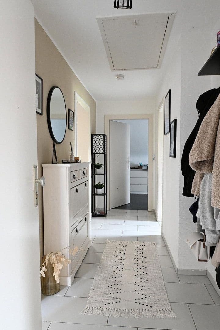 Pronájem bytu 3+1 60 m², Frankfurter Str.98, Köln, Severní Porýní-Vestfálsko Pronájem bytu 3+1 60 m², Frankfurter Str.98, Köln, Severní Porýní-Vestfálsko