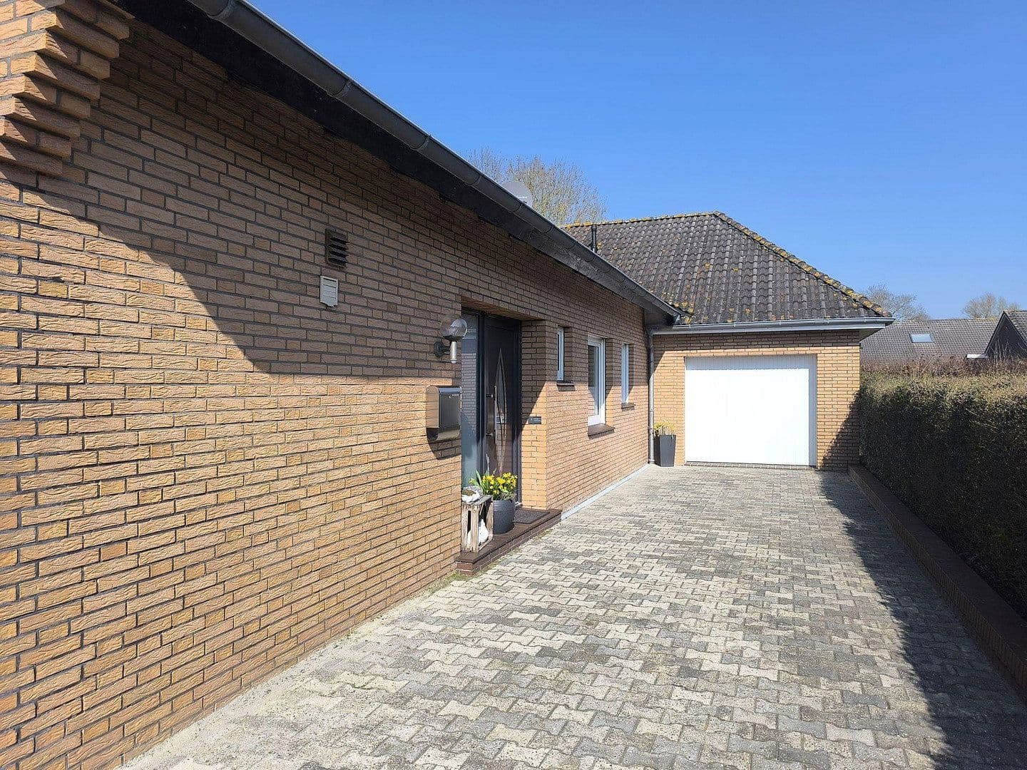 Prodej domu 160 m², pozemek 726 m², Jemgum, Dolní Sasko Prodej domu 160 m², pozemek 726 m², Jemgum, Dolní Sasko