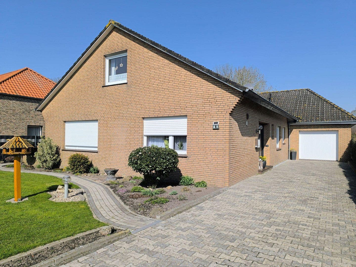 Prodej domu 160 m², pozemek 726 m², Jemgum, Dolní Sasko Prodej domu 160 m², pozemek 726 m², Jemgum, Dolní Sasko