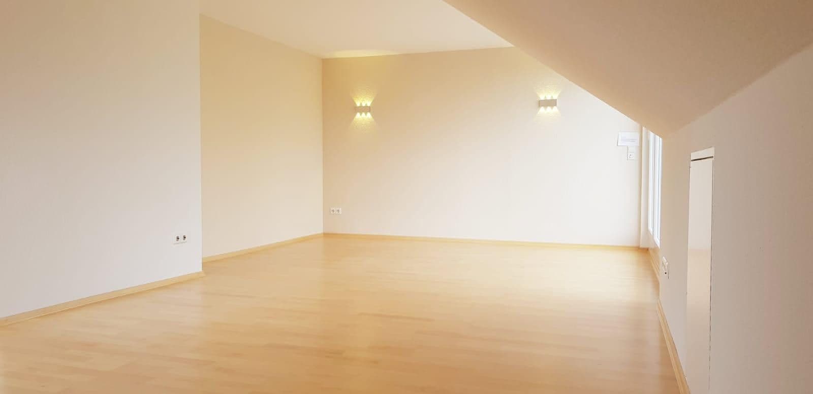 Pronájem bytu 3+kk 95 m², Egerländer Str. 23, Schwäbisch Gmünd, Bádensko-Württembersko Pronájem bytu 3+kk 95 m², Egerländer Str. 23, Schwäbisch Gmünd, Bádensko-Württembersko