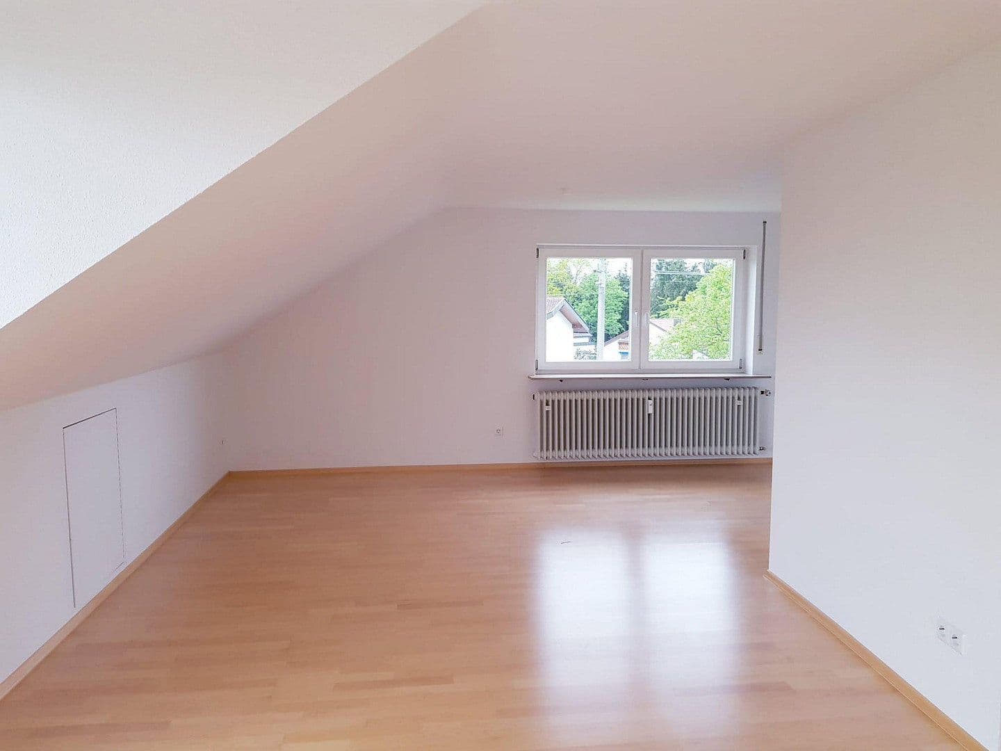 Pronájem bytu 3+kk 95 m², Egerländer Str. 23, Schwäbisch Gmünd, Bádensko-Württembersko Pronájem bytu 3+kk 95 m², Egerländer Str. 23, Schwäbisch Gmünd, Bádensko-Württembersko