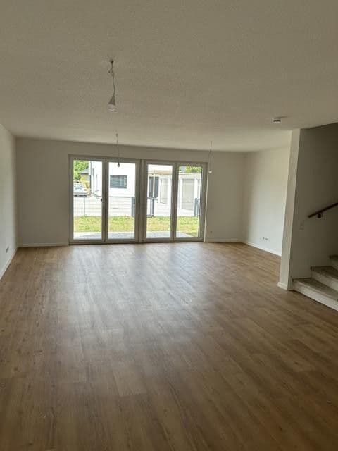 Pronájem domu 189 m², pozemek 199 m², Rheydter Straße 176 a, Korschenbroich, Severní Porýní-Vestfálsko Pronájem domu 189 m², pozemek 199 m², Rheydter Straße 176 a, Korschenbroich, Severní Porýní-Vestfálsko