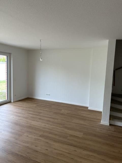 Pronájem domu 189 m², pozemek 199 m², Rheydter Straße 176 a, Korschenbroich, Severní Porýní-Vestfálsko Pronájem domu 189 m², pozemek 199 m², Rheydter Straße 176 a, Korschenbroich, Severní Porýní-Vestfálsko