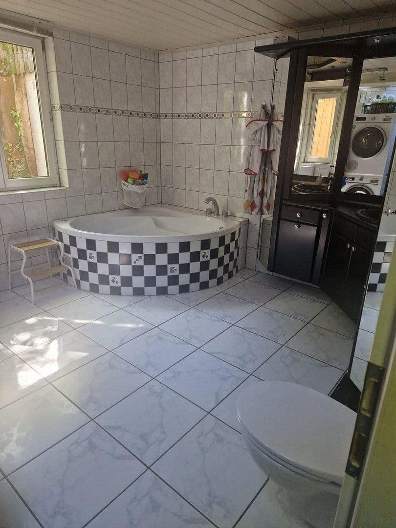 Prodej domu 200 m², pozemek 634 m², Heilbronn, Bádensko-Württembersko Prodej domu 200 m², pozemek 634 m², Heilbronn, Bádensko-Württembersko