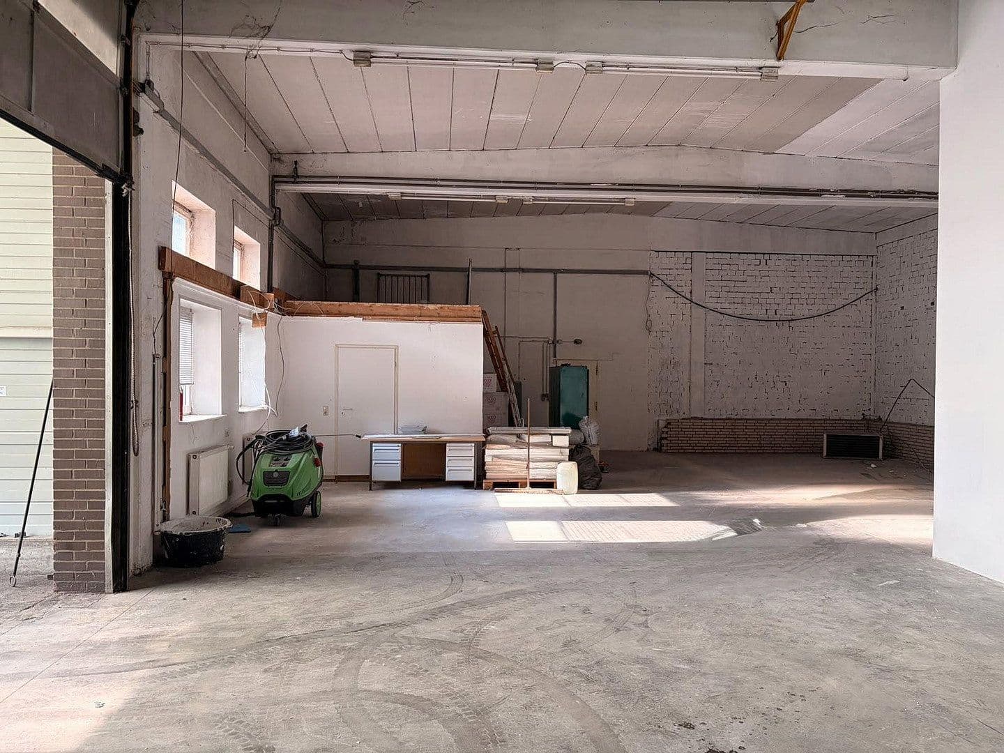 Pronájem nebytového prostoru 310 m², Hermann-Bahlsen-Str 2, Barsinghausen, Dolní Sasko Pronájem nebytového prostoru 310 m², Hermann-Bahlsen-Str 2, Barsinghausen, Dolní Sasko