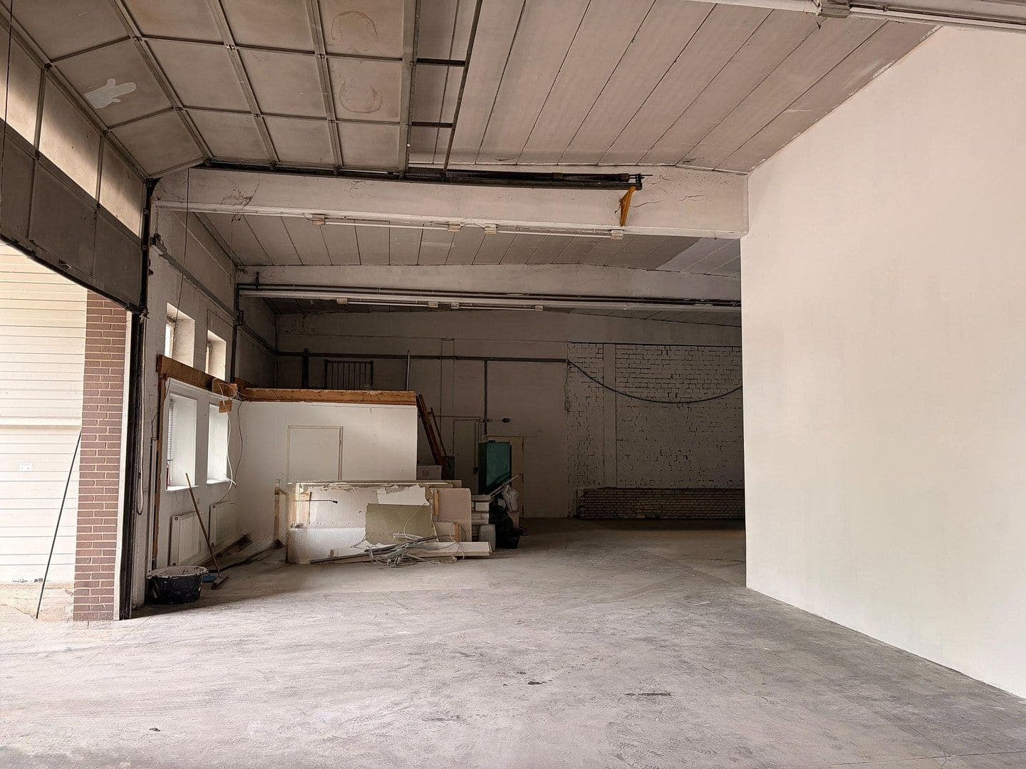 Pronájem nebytového prostoru 310 m², Hermann-Bahlsen-Str 2, Barsinghausen, Dolní Sasko Pronájem nebytového prostoru 310 m², Hermann-Bahlsen-Str 2, Barsinghausen, Dolní Sasko