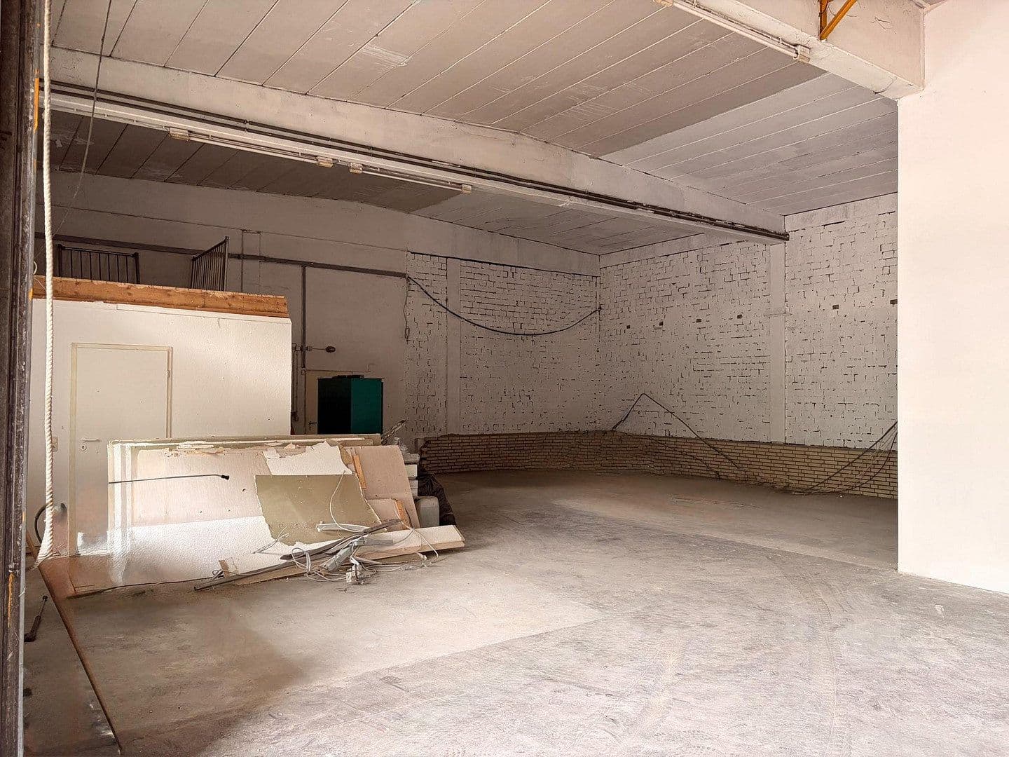 Pronájem nebytového prostoru 310 m², Hermann-Bahlsen-Str 2, Barsinghausen, Dolní Sasko Pronájem nebytového prostoru 310 m², Hermann-Bahlsen-Str 2, Barsinghausen, Dolní Sasko