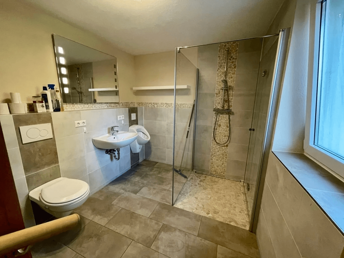 Prodej domu 188 m², pozemek 1.546 m², Wunstorf, Dolní Sasko Prodej domu 188 m², pozemek 1.546 m², Wunstorf, Dolní Sasko